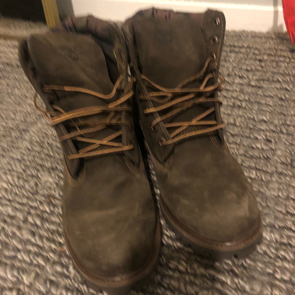 Timbs brown sz 9